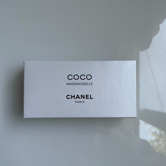 ❗️SOLD❗️CHANEL MUSIC BOX AND MINI PERFUME - Picture 6 of 6